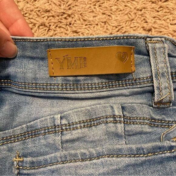 YMI WannaBettaButt? Blue Jean Shorts Juniors Size 5 Mid Rise Soft Stretchy - Picture 3 of 7